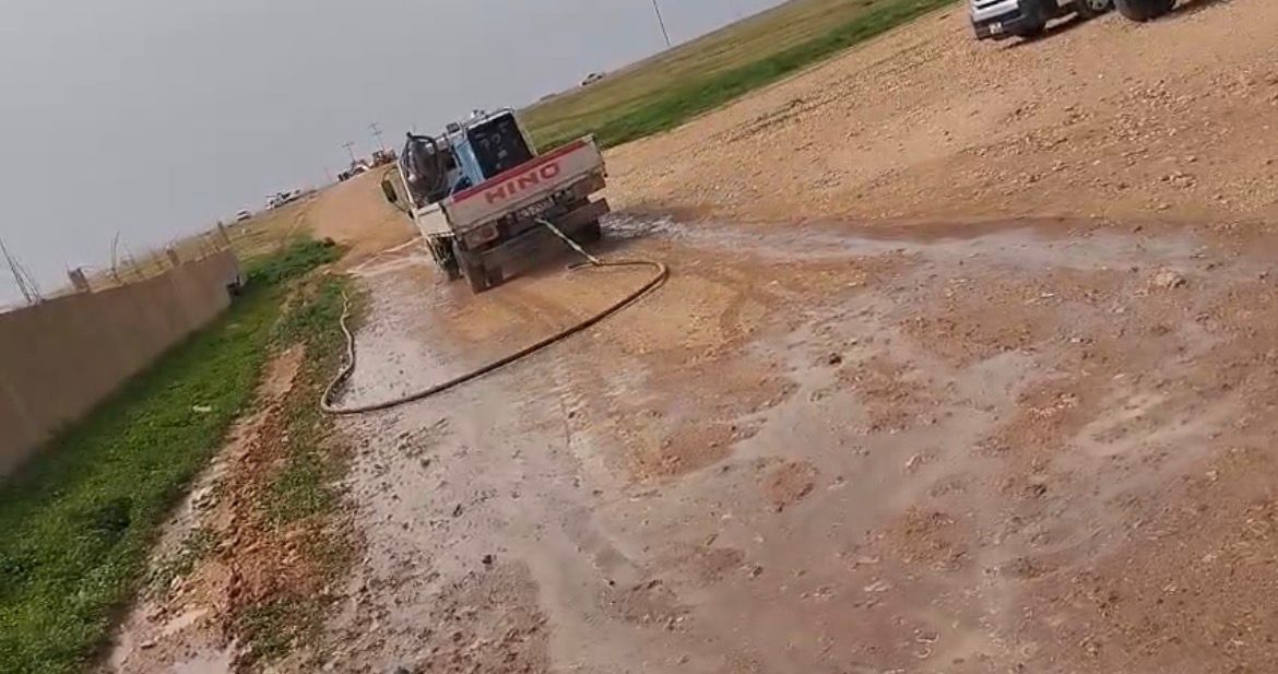 المياه تضبط اعتداءات على خطوط مياه في الموقر...صور وفيديو