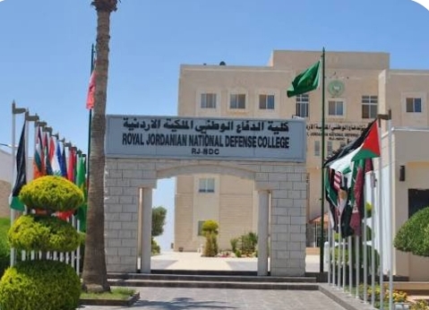 افتتاح برنامج التخطيط الاستراتيجي2 للقيادات الحكومية الوسطى في كلية الدفاع الوطني