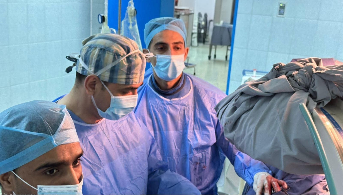 إدخال تقنية التثقيب المتقدم لمفصل الورك لعلاج تموّت رأس عظم الفخذ في الخدمات الطبية الملكية