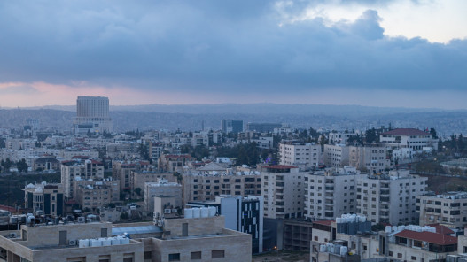 طقس بارد نسبيا الاثنين مع احتمال أمطار خفيفة شمالي ووسط المملكة