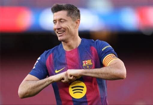 مستقبل ليفاندوفسكي مع برشلونة معلق والتمديد مرهون بتخفيض راتبه