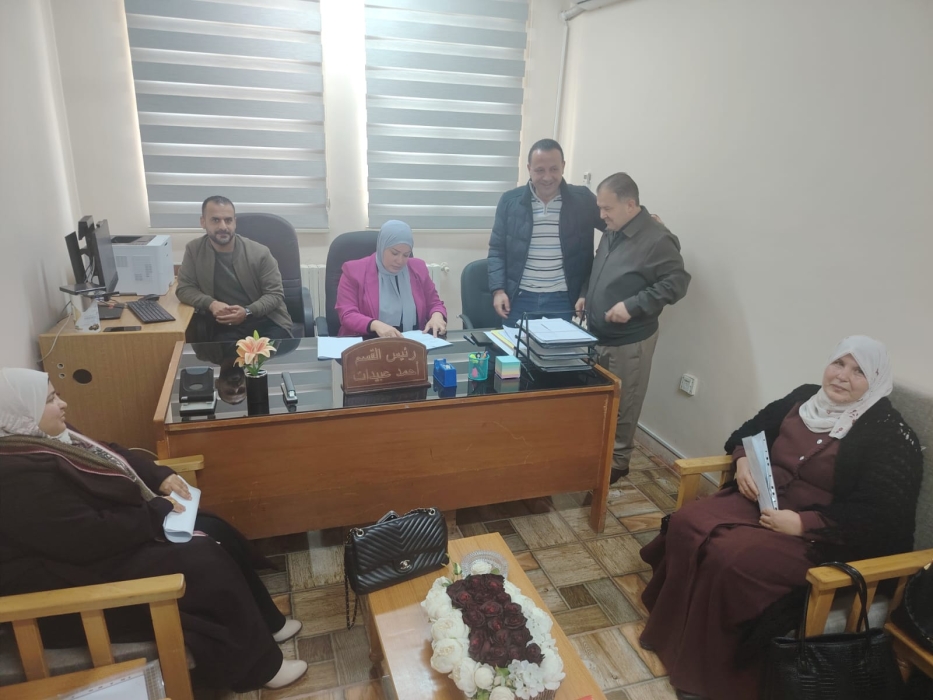 الشطناوي تتابع مناقشة التشكيلات المدرسية في قسم التخطيط