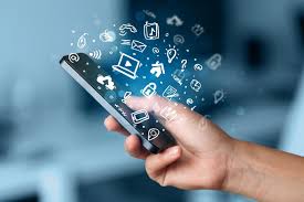 خبراء: الهاتف الذكي أداة نجاة في عالم تتسارع فيه الأزمات