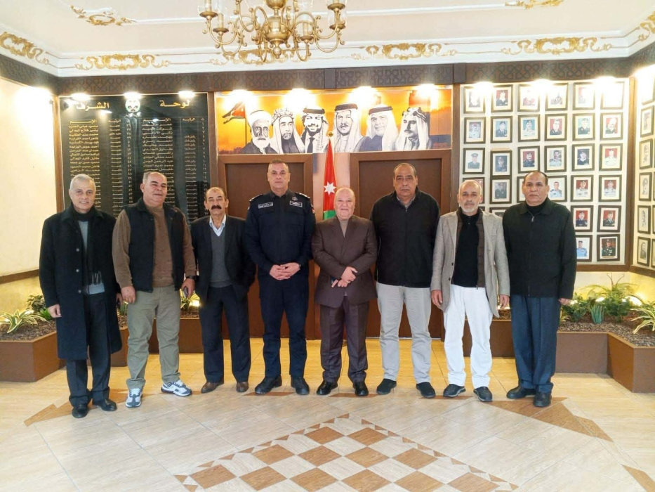 مدير شرطة وسط عمان يلتقي عدداً من المتقاعدين العسكريين