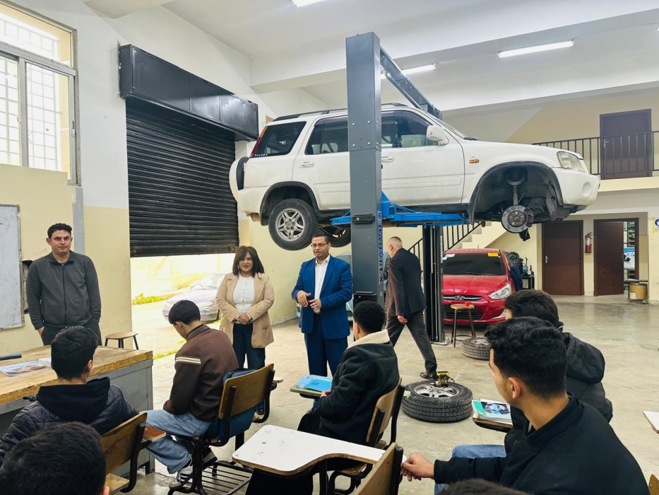 العجارمة تتفقد مدرسة وادي السير الثانوية المهنية للبنين