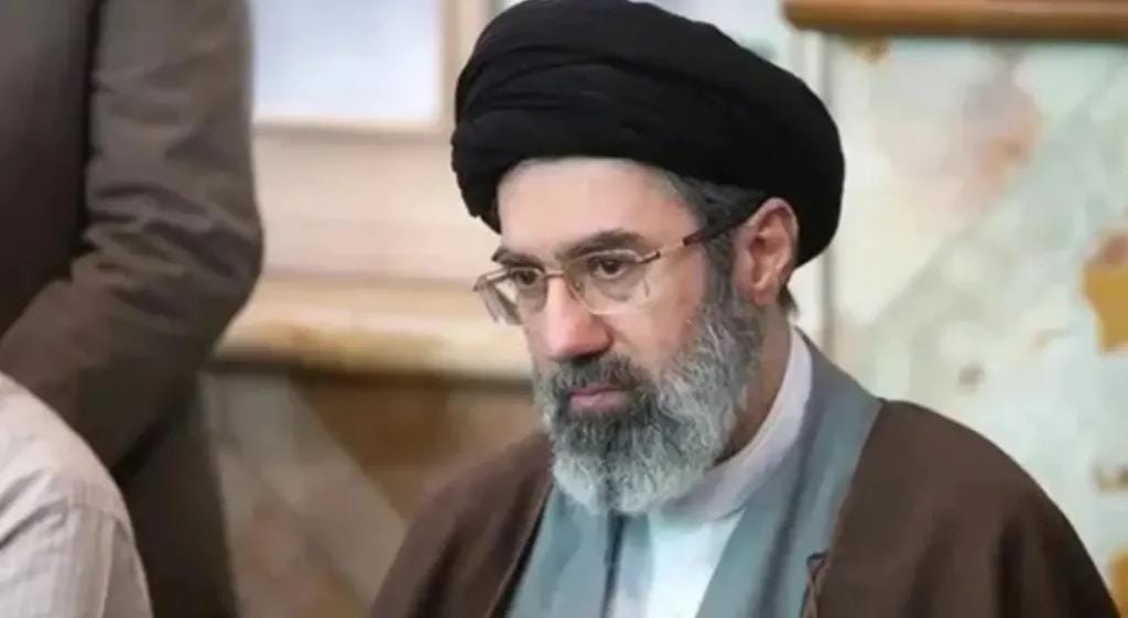 إيران تخرج عن صمتها وتكشف رسميا عن مصير المرشد مجتبى خامنئي بعد إعلان أمريكي بإصابته بجروح بالغة!