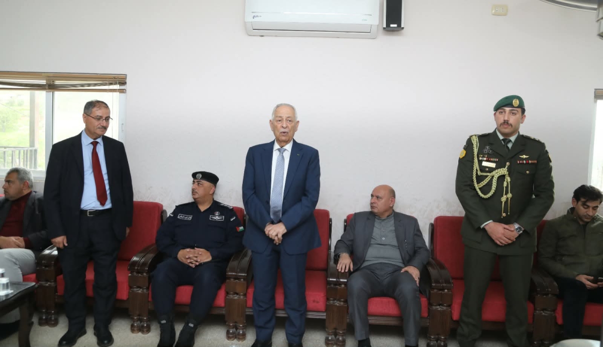 مندوبا عن الملك وولي العهد... العيسوي يعزي عشيرة الخوالدة....صور