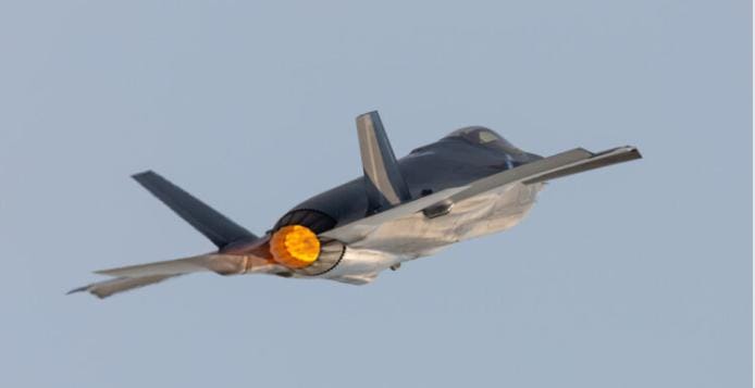 إنقاذ أحد طياري مقاتلة أميركية سقطت في إيران والبحث جار عن الآخر