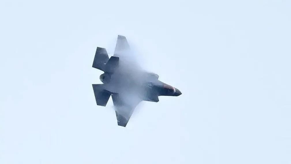 قوات أمريكية خاصة تنقذ أحد طياري الـ ”F15” من قلب الأراضي الإيرانية.. ما مصير الآخر؟