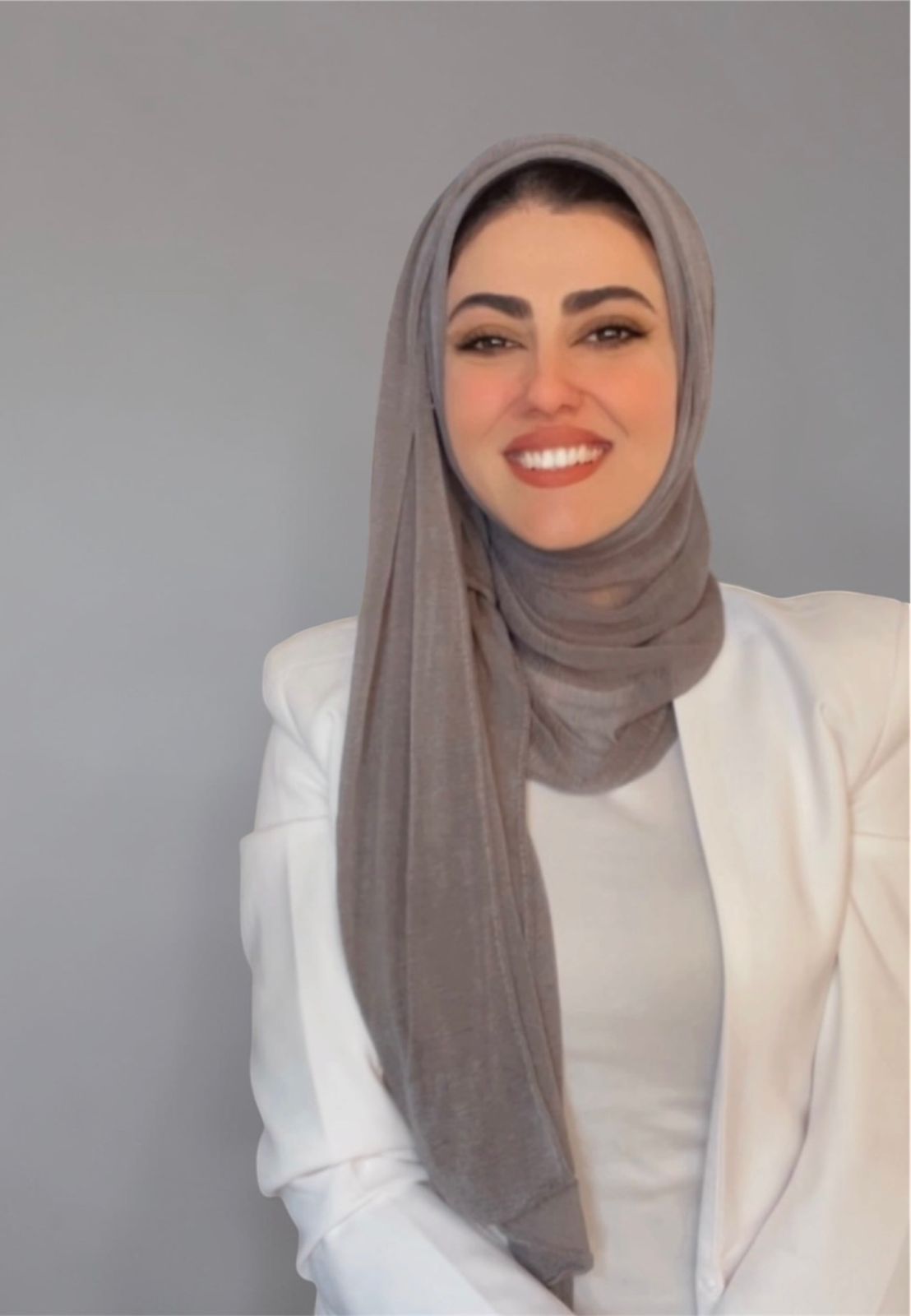 العبادي تكتب نحلم كثيراً ونؤجل الحياة.. جيل تحت ضغط الغلاء