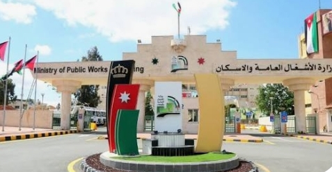 الأشغال: بدء العمل بمشروع صيانة وتعبيد 4 طرق في محافظة الزرقاء