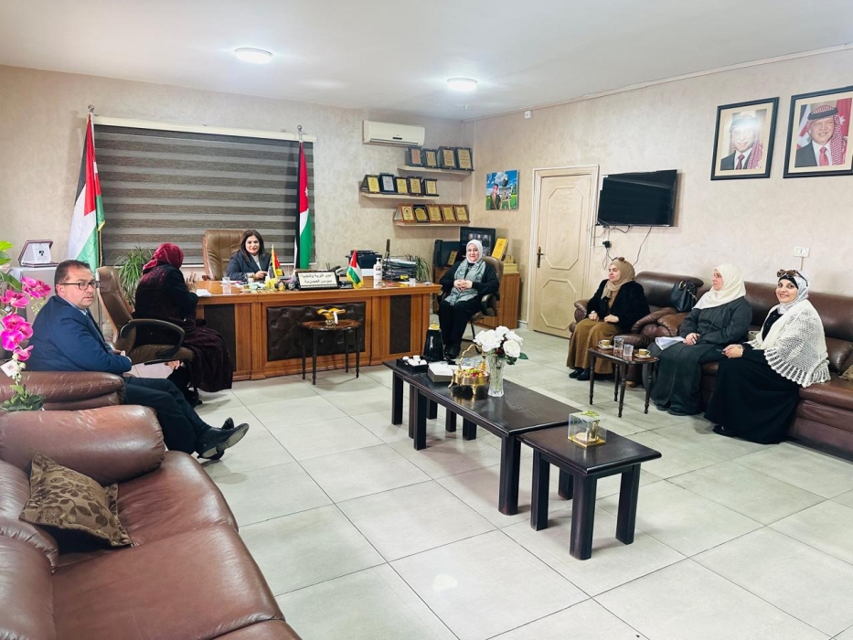 العجارمة تترأس اجتماعاً موسعاً لمناقشة آليات التدريب القائم على العمل (WBL) لطلبة الـ BTEC في وادي السير