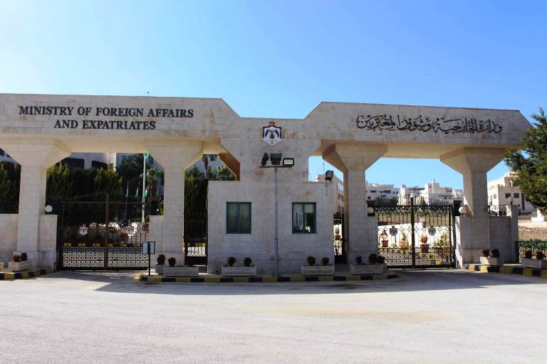 الخارجية تدين الإساءة للأردن خلال تجمع في العاصمة السورية