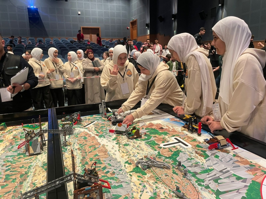 مدرسة “ظهر السرو الثانوية للبنات” تحرز المركز الأول في جائزة المشروع الابتكاري بالبطولة الوطنية للروبوت