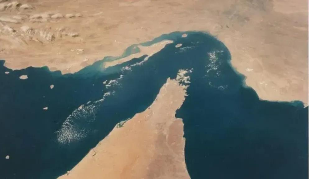 إيران تعلن استثناء دولة عربية واحدة من القيود المفروضة على مضيق هرمز!!