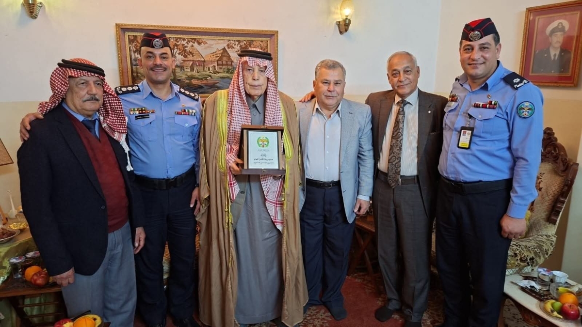 مديرية الأمن العام تكرّم متقاعدين عسكريين من الرعيل الأول في إقليم الوسط  صور