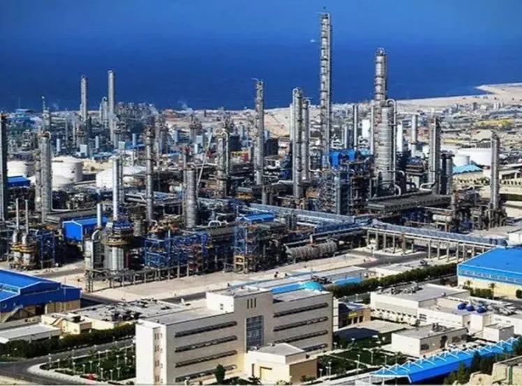 إسرائيل تضرب قلب الطاقة الإيرانية.. غارات واسعة على مجمع بارس للبتروكيماويات ومحيط بوشهر النووية