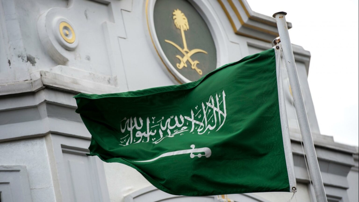 “الدفاع السعودية”: سقوط حطام صواريخ في محيط منشآت للطاقة