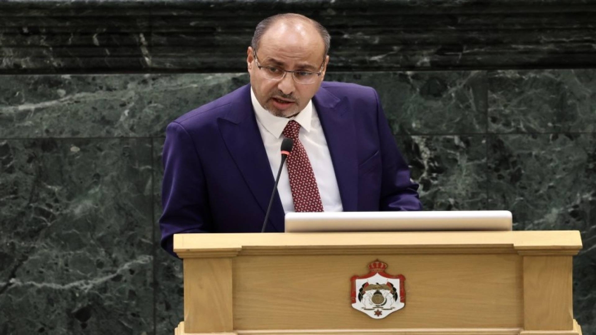 طالب بتوضيح آلية الاحتساب.. النائب سليحات يحذر من لبس في علاوة المعلمين