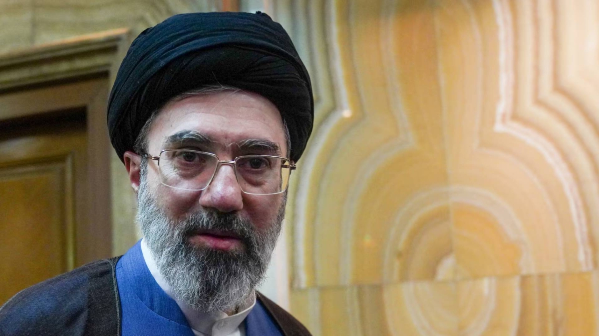 صحيفة ذا تايمز: المرشد الإيراني في وضع خطر وغير قادر على إدارة شؤون الدولة