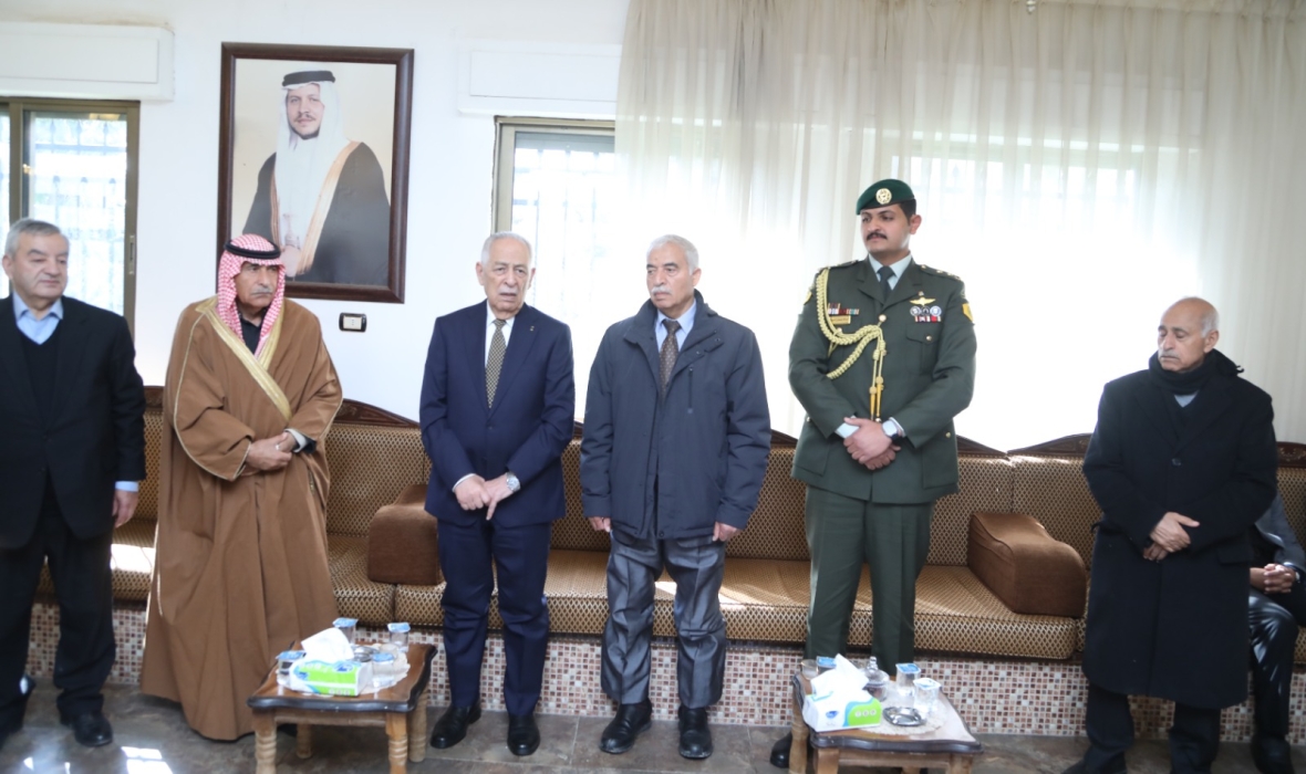 العيسوي ينقل تعازي الملك وولي العهد إلى عشيرة العميان...صور