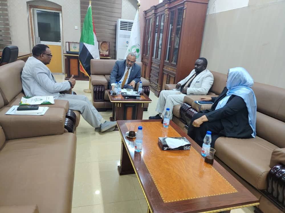 وزير الصحة السوداني  يوجه باعادة تأهيل المؤسسات الصحية المتضررة بالنيل الأبيض