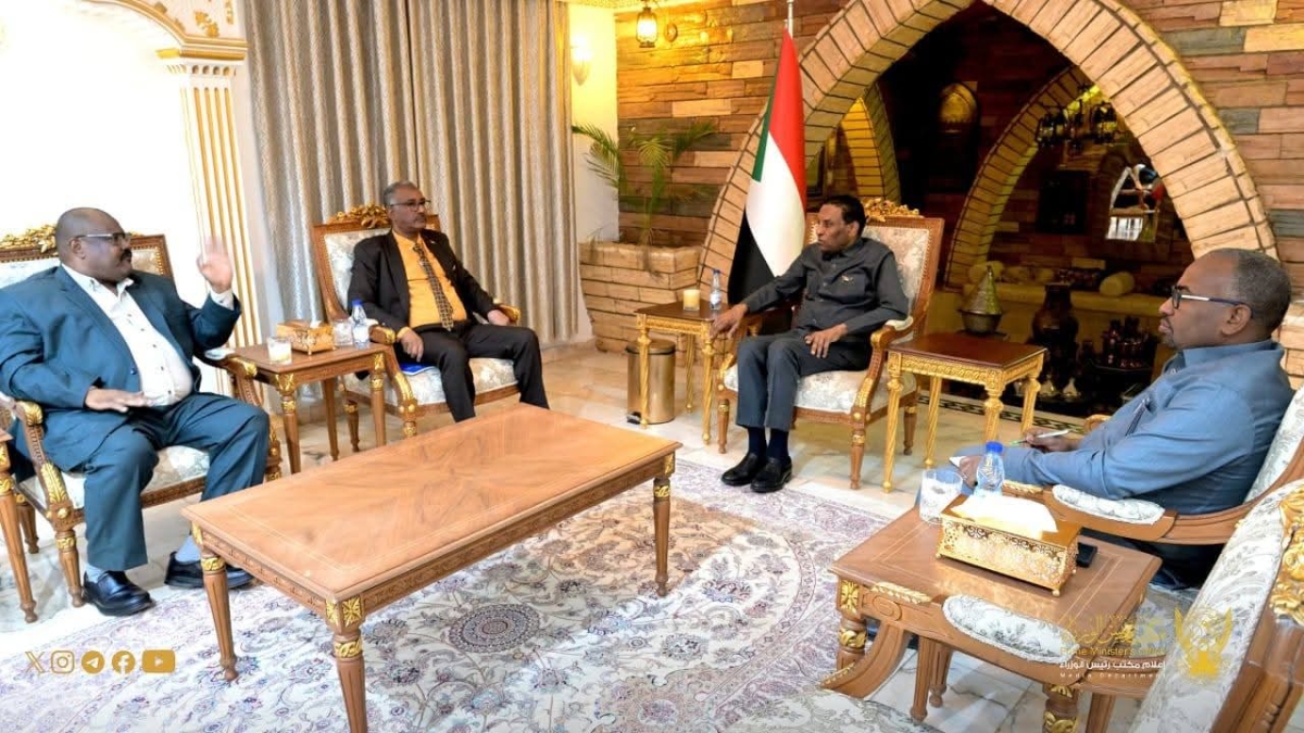 رئيس الوزراء السوداني  يوجه بإحكام مبدأ الكفاءة في التوظيف بالخدمة المدنية