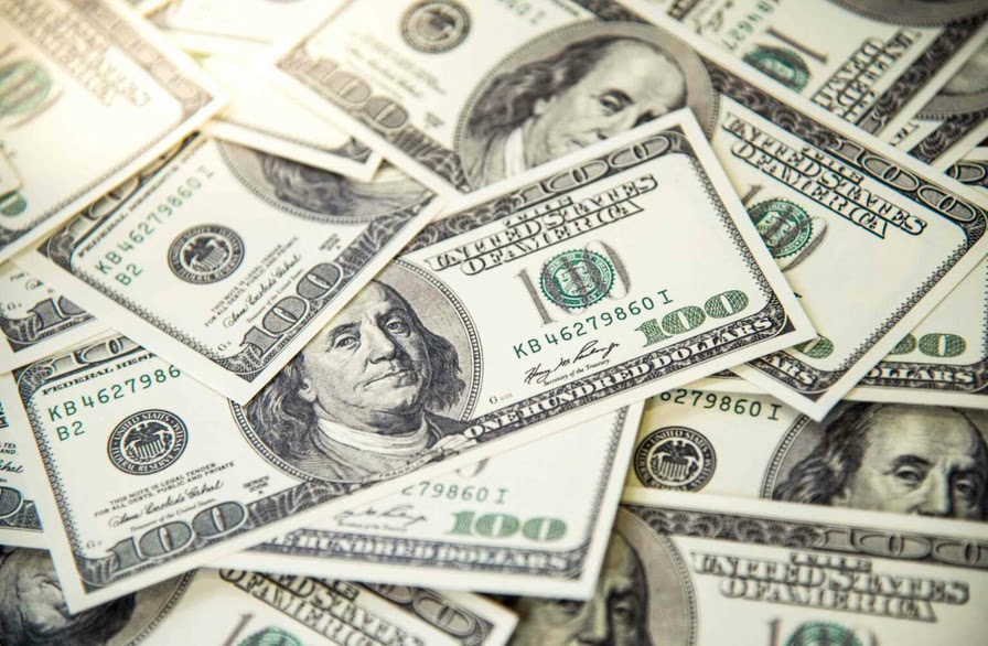 الدولار الأميركي يهوى إلى أدنى مستوياته في شهر