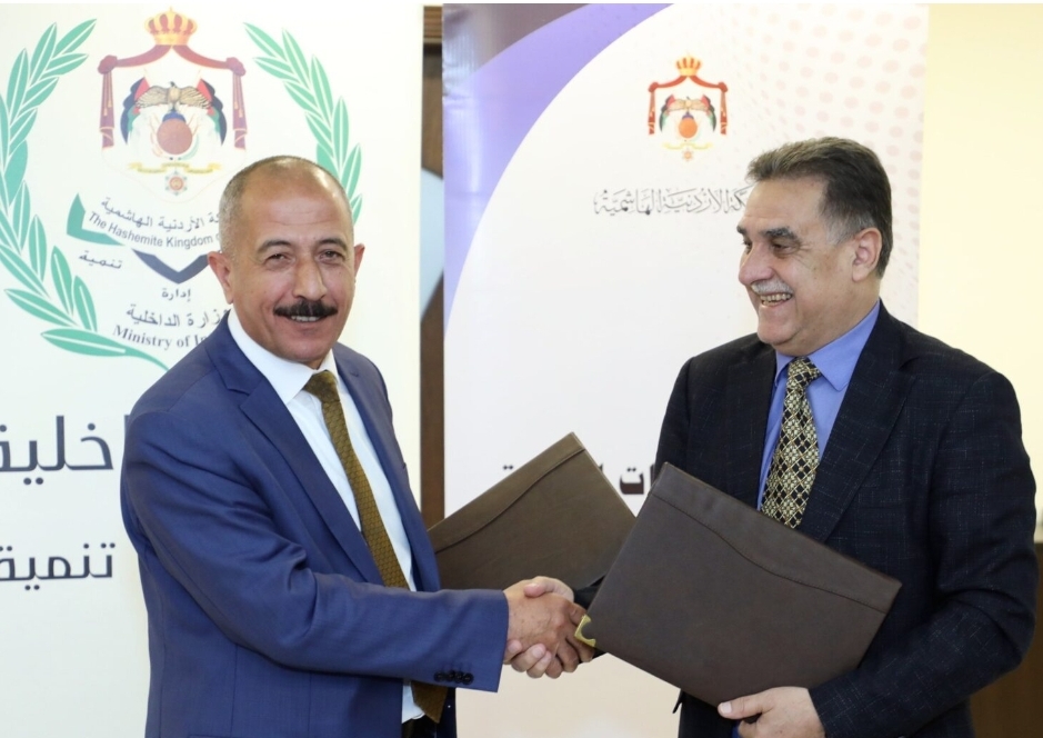 الداخلية والإحصاءات توقعان مذكرة لتبادل البيانات وتعزيز التخطيط التنموي