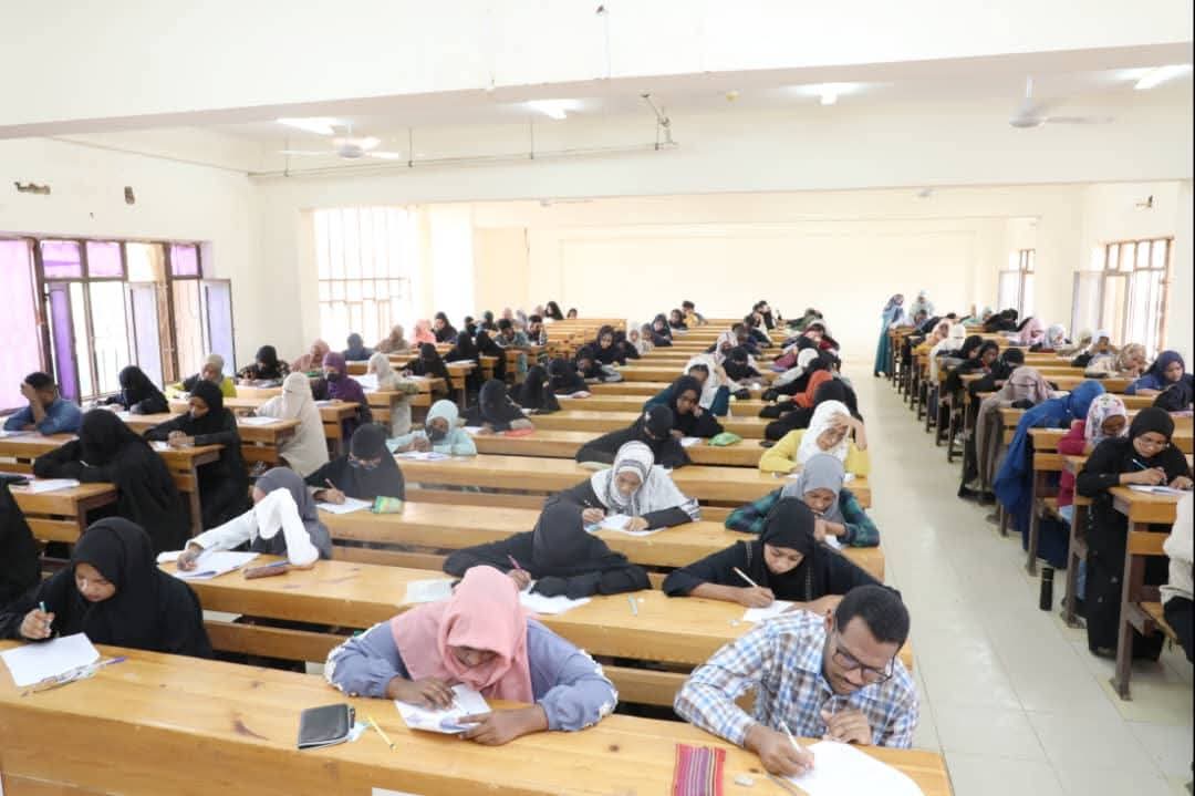 وزير التعليم العالي يتفقد امتحانات المجمع الطبي بجامعة السودان للعلوم والتكنولوجيا
