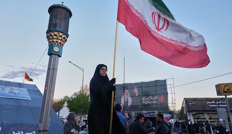 الوفد الإيراني يصل مساء اليوم إلى إسلام أباد والإعلان عن مسارين بديلين للسفن التي تعبر “هرمز”