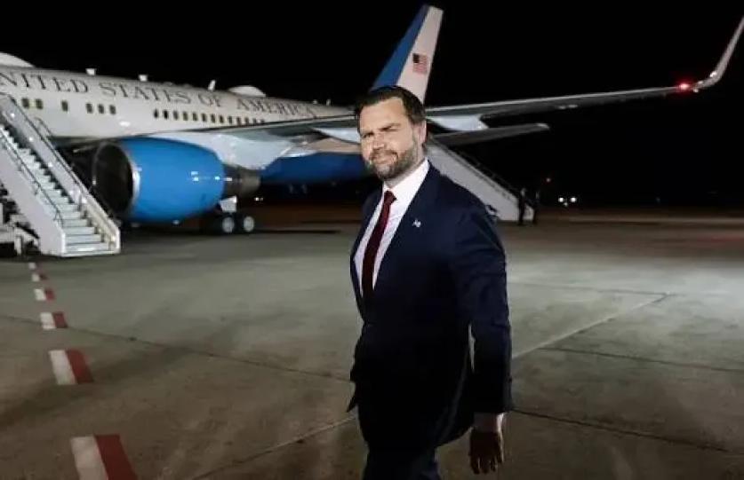 عاجل: الوفد الأمريكي برئاسة فانس يغادر إلى إسلام آباد للتفاوض مع الجانب الإيراني