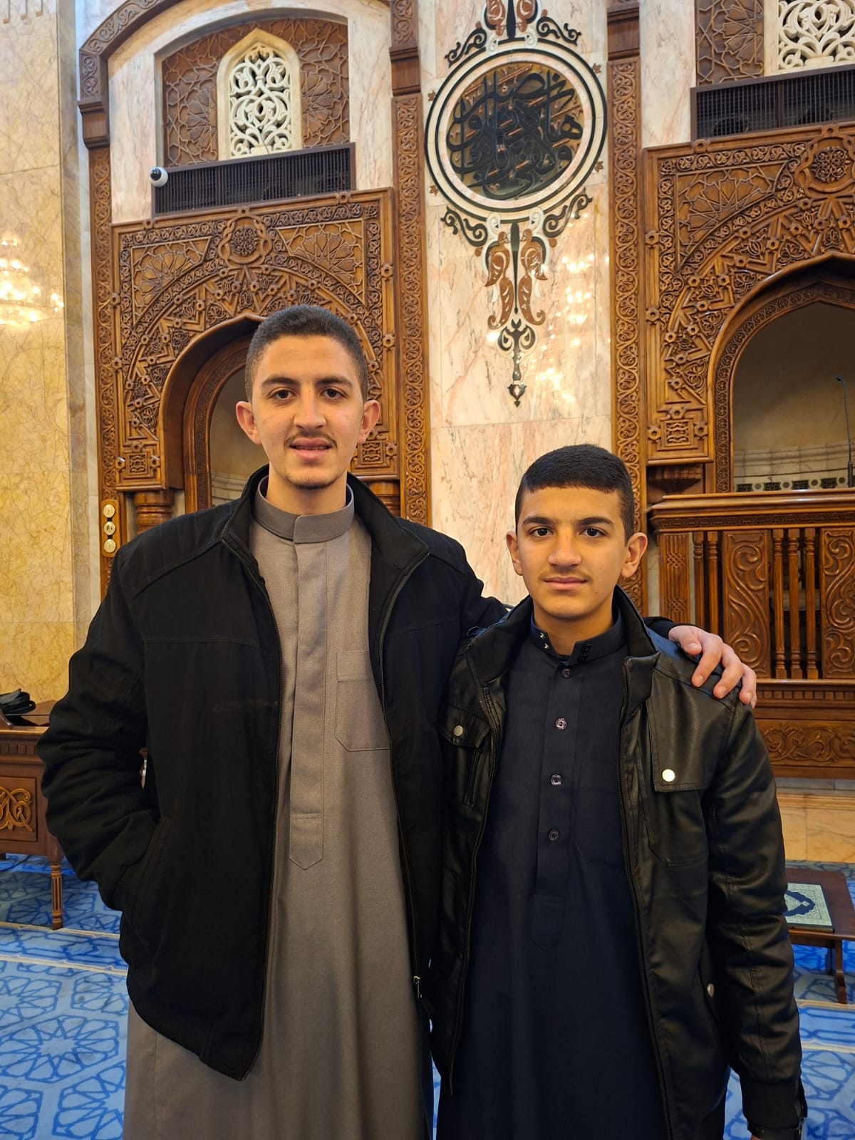 موسى التعمري يهنئ شقيقين بإتمام حفظ القرآن الكريم