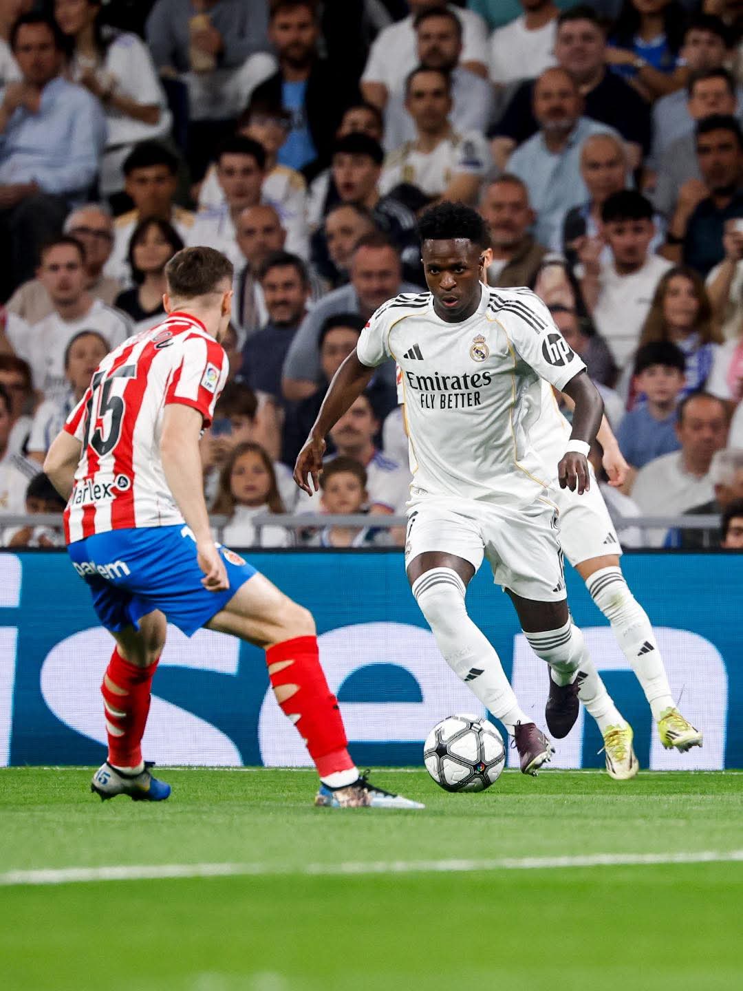 ريال مدريد يتعادل مع جيرونا ويهدي برشلونة فرصة الابتعاد بالصدارة