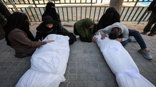 6 شهداء ومصابون في قصف الاحتلال مخيم البريج وخان يونس
