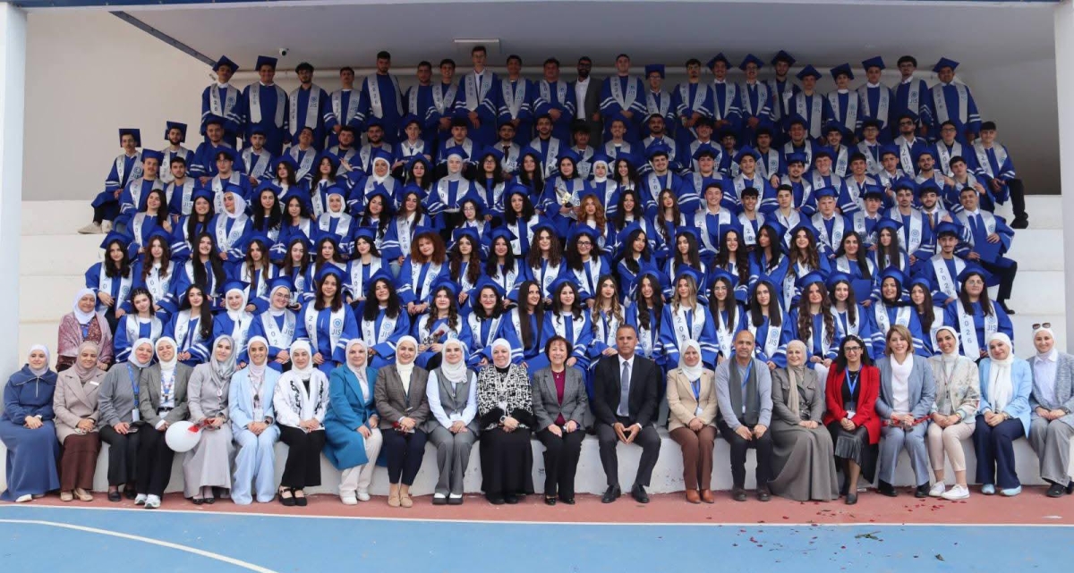 الهديرس يكرّم أبطال بطولة البادل الأولى للمدارس الخاصة.