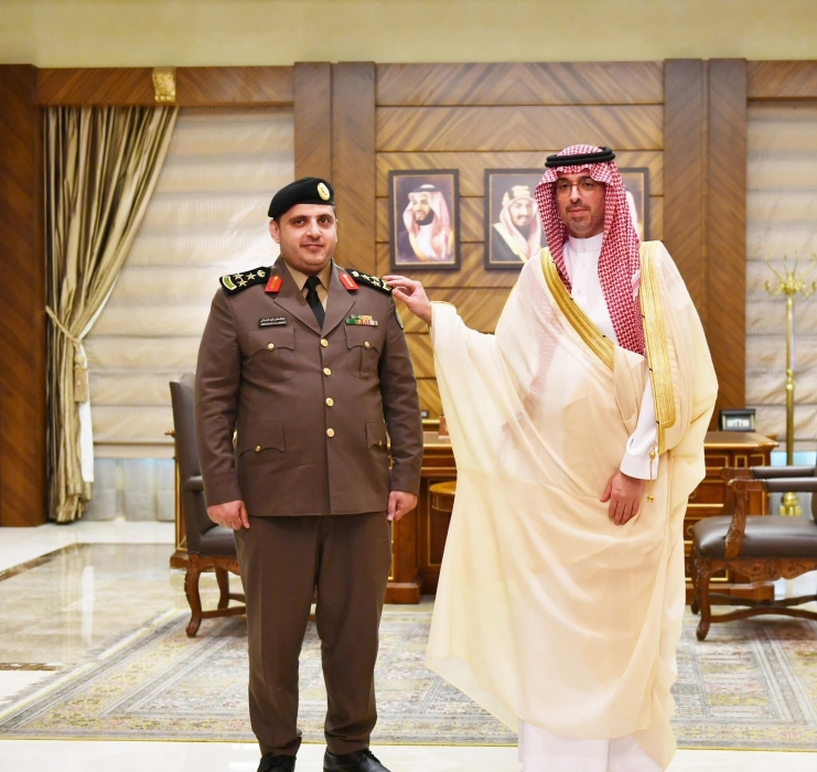 السعودية : محافظ جدة يقلّد مدير مكافحة المخدرات رتبته الجديدة