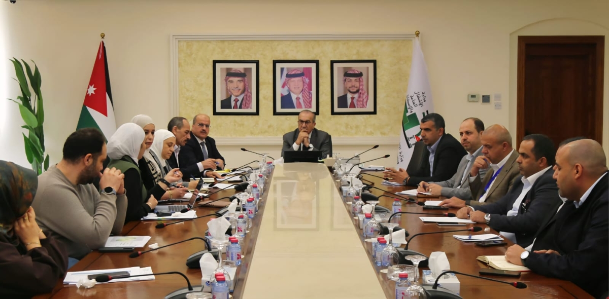 أبو السمن يتابع تنفيذ مشاريع رؤية التحديث الاقتصادي ويوجه بتسريع الإنجاز