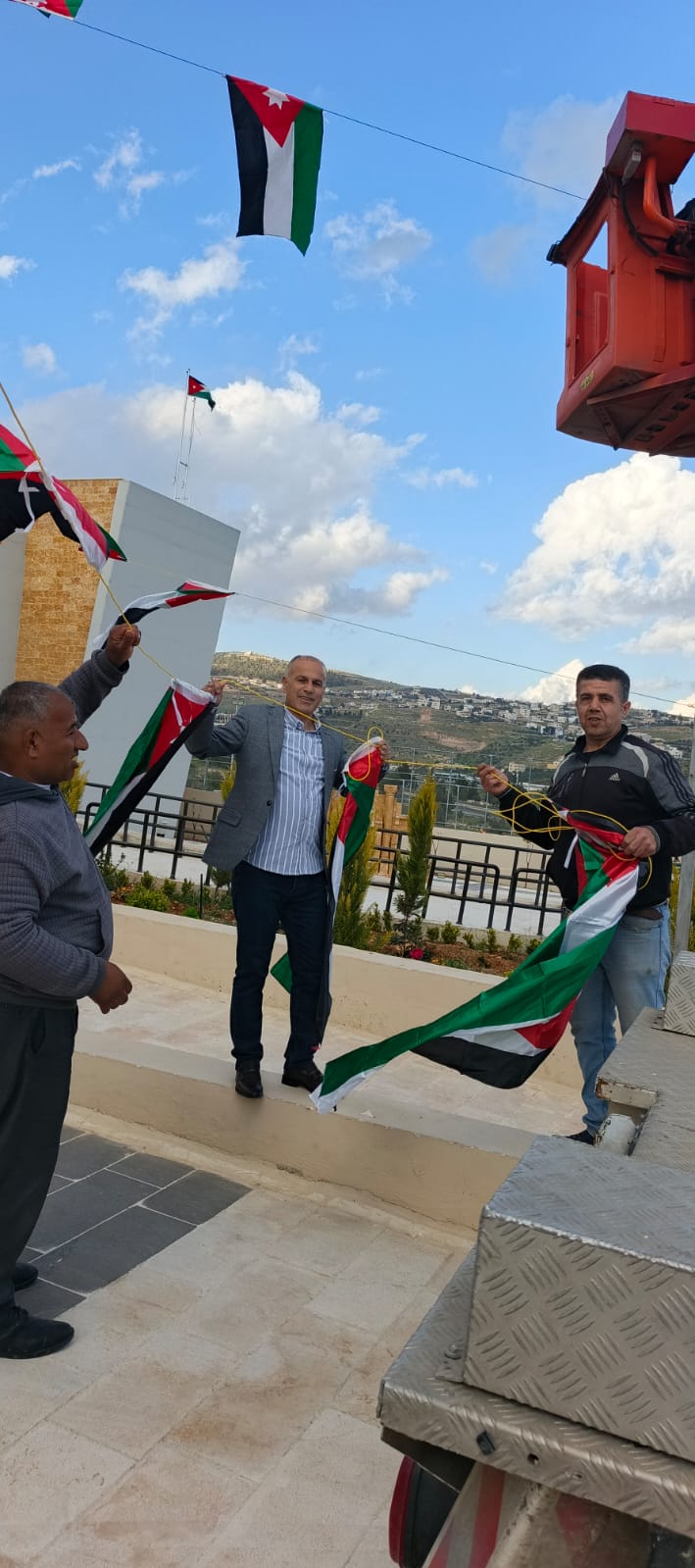 في جرش… راية الوطن ترفرف فوق حضارة لا يطالها الزمن