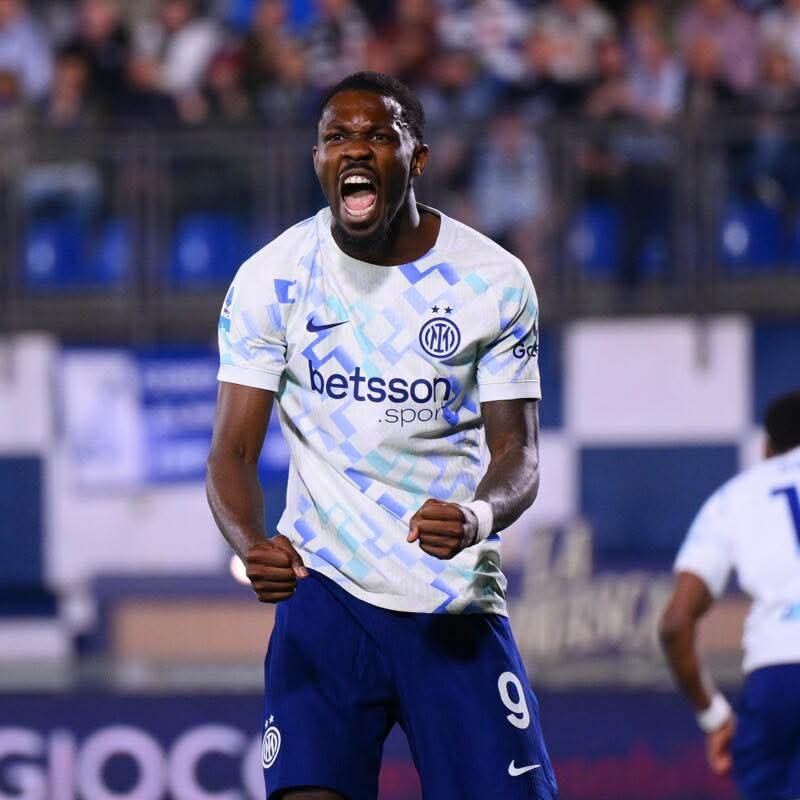 الدوري الايطالي: الانتر يقلب الطاولة على كومو ويوسع الفارق مع نابولي في صدارة الترتيب