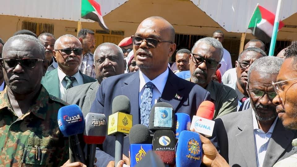السودان : وزير التعليم والتربية الوطنية يقرع جرس امتحانات الشهادة الثانوية 2026 من مدرسة بحري الثانوية بنات