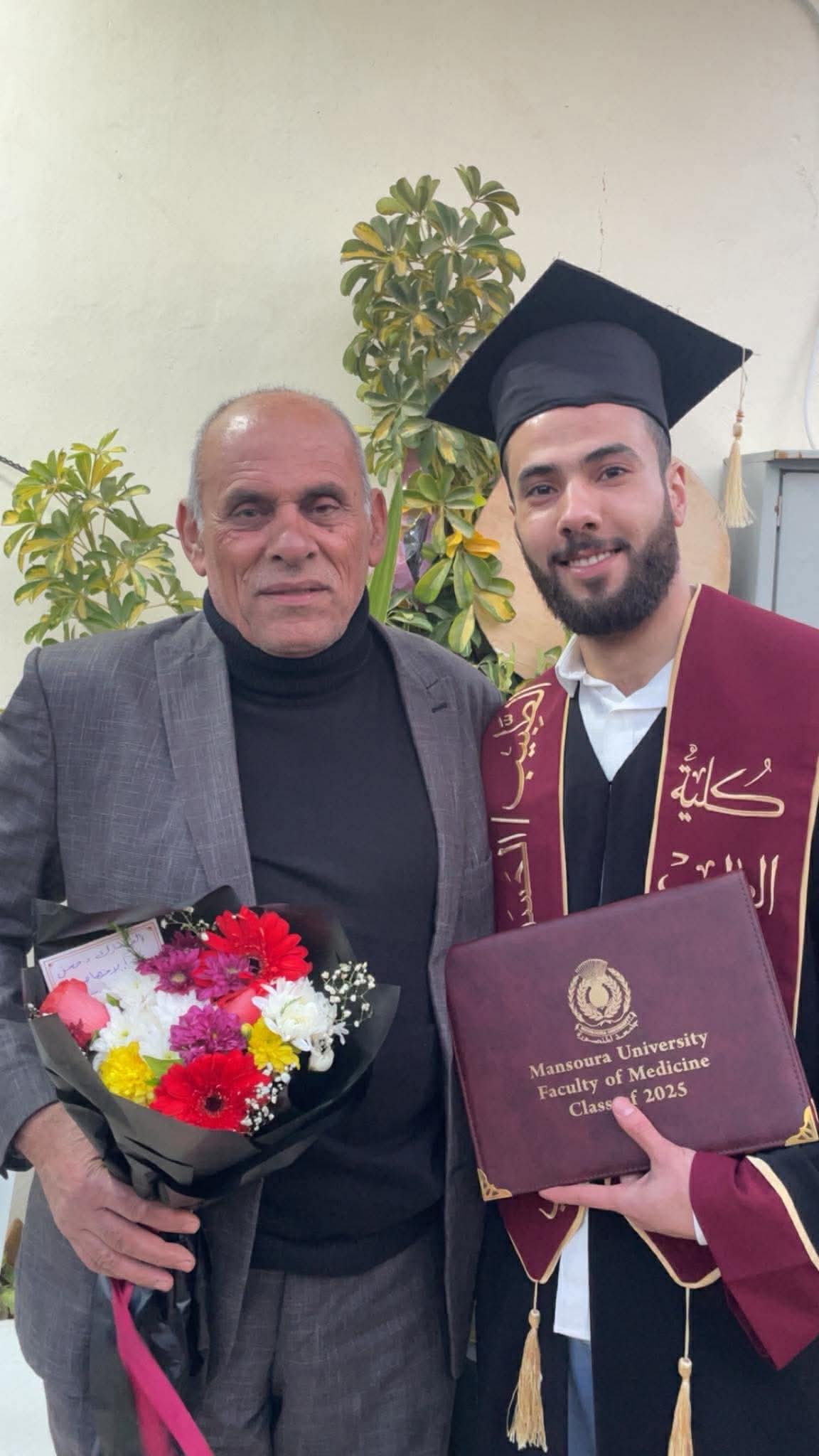 الجبالي يهنئ شقيقه الدكتور مهند بتخرج نجله حسن من جامعة المنصورة