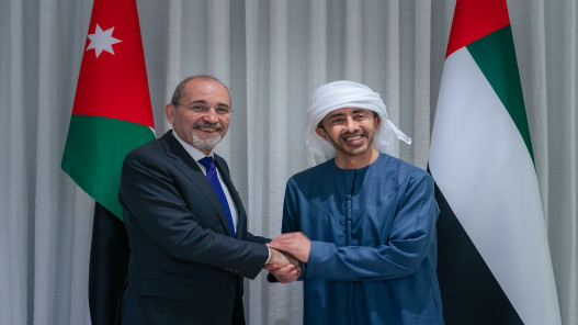 الصفدي وبن زايد يبحثان تعزيز العمل الدولي الجماعي لإرساء الأمن والسلام في المنطقة