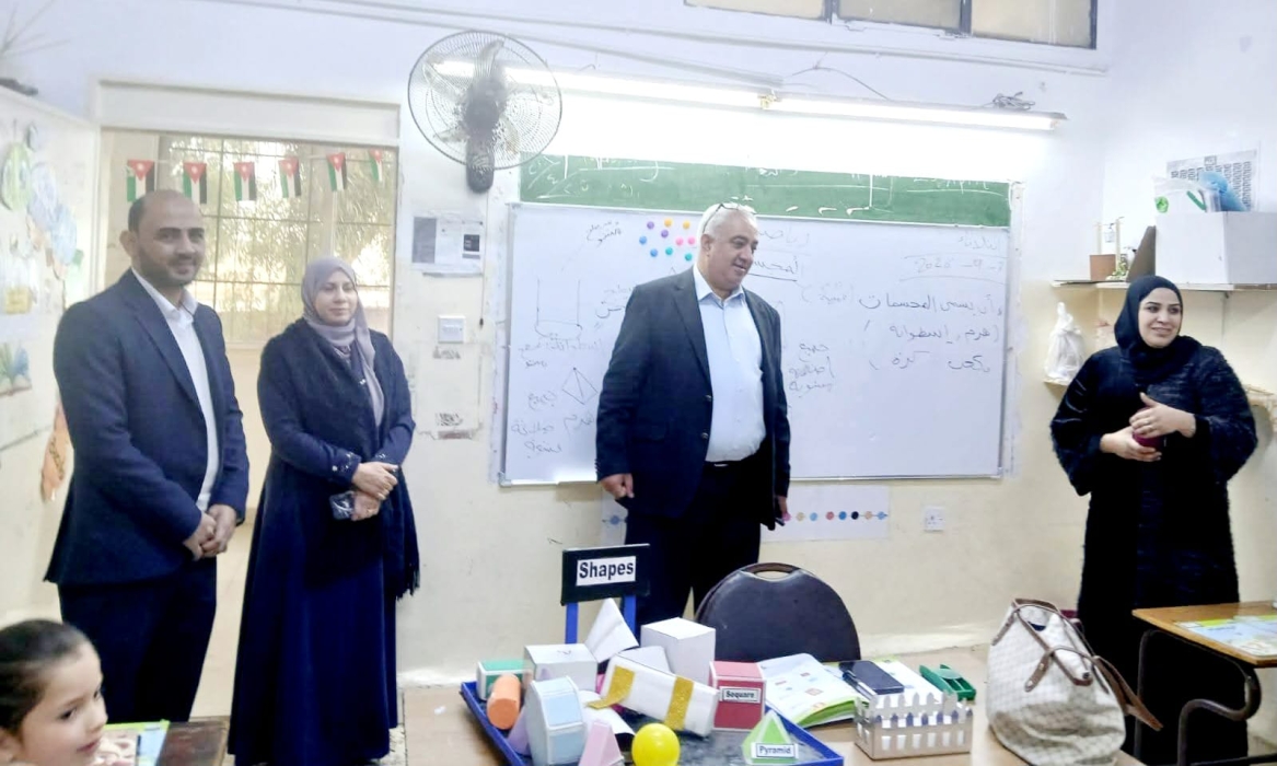 جويعد يتفقد مدرسة عائشة الباعونية الأساسية