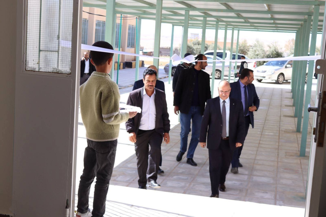 مدير تربية البادية الجنوبية يفتتح مختبر الحاسوب في مدرسة اوهيدة الأساسية للبنين