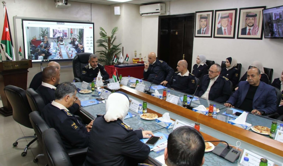 مدير عام الجمارك يكرم الفائزين بجائزة التميز