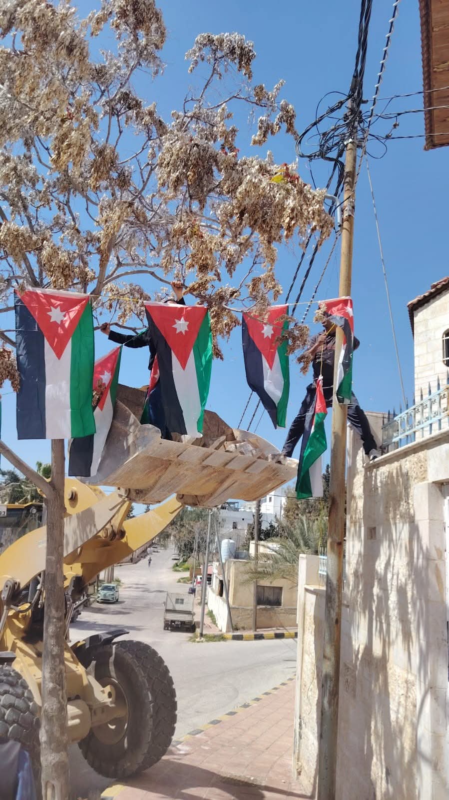 رايات الوطن ترفرف في دير الليات… بلدية جرش تتأهب ليوم العلم بحلّة وطنية مميزة