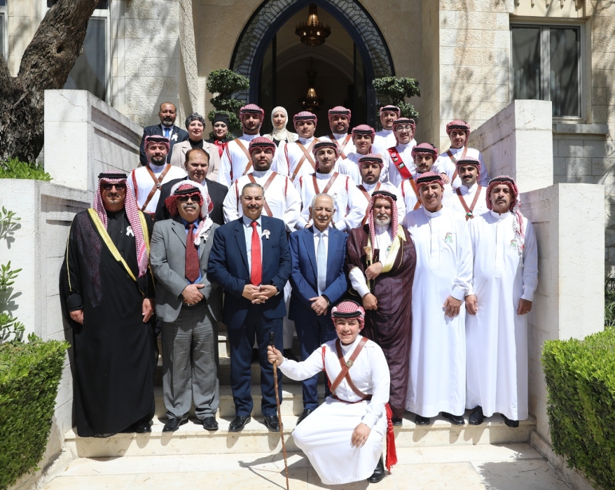 العيسوي خلال لقائه فعاليات مجتمع مدني وثقافية...صور
