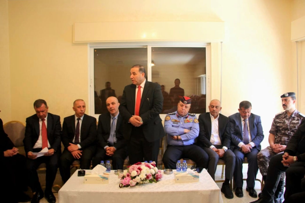 محافظ الزرقاء يشارك الطوائف المسيحية معايدتهم في كنيسة المخلص الإنجيلية بحضور فعاليات رسمية وأمنية