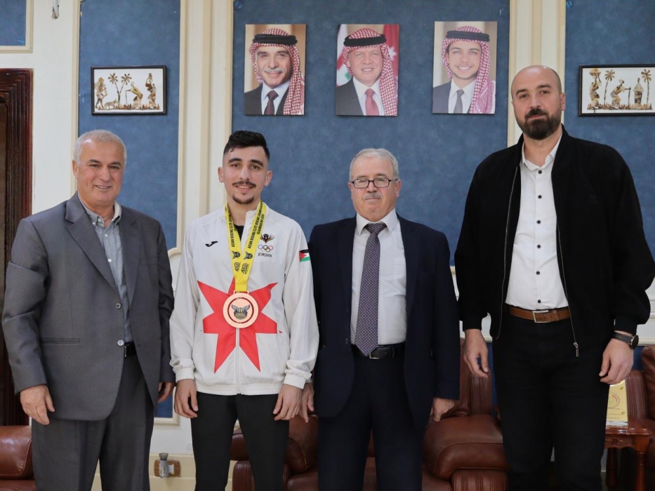من قاعات فيلادلفيا إلى منصات التتويج الآسيوية.. عشيش يحصد البرونز...صور